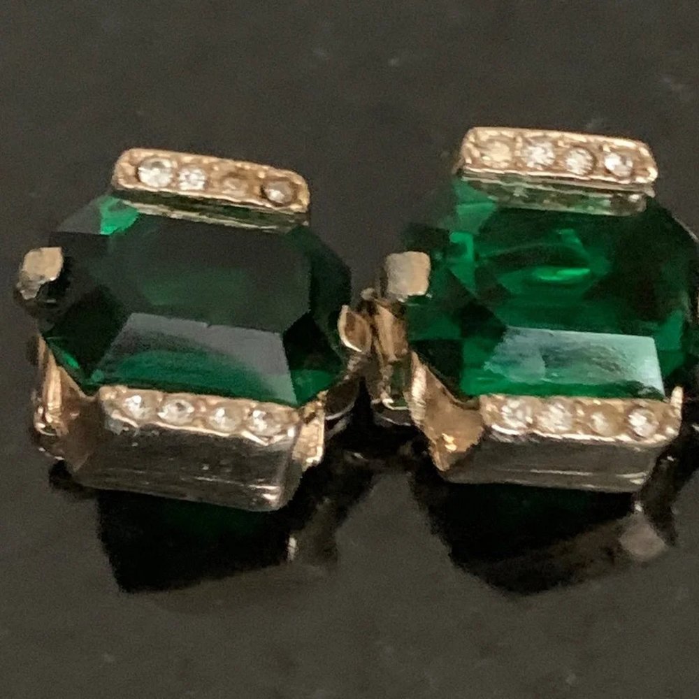 Sold Vintage Clip-On Earrings - Picture 6 of 9